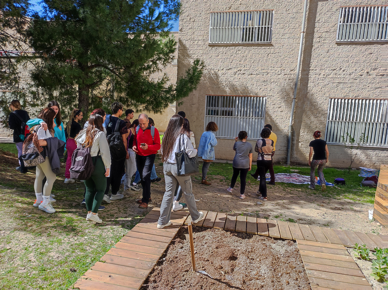 HUERTO Y COMPOSTERA EDUCATIVA EN LA FACULTAD DE CIENCIAS DE LA EDUCACIÓN