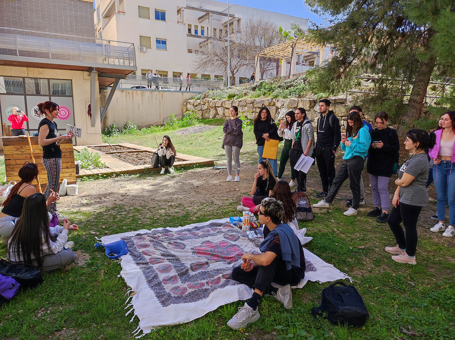 HUERTO Y COMPOSTERA EDUCATIVA EN LA FACULTAD DE CIENCIAS DE LA EDUCACIÓN